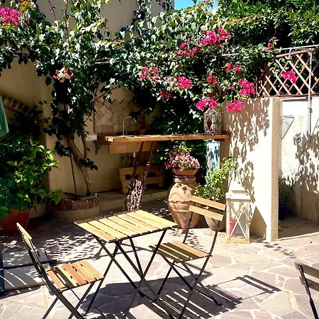 Casamia بيت ضيافة أروسييْ